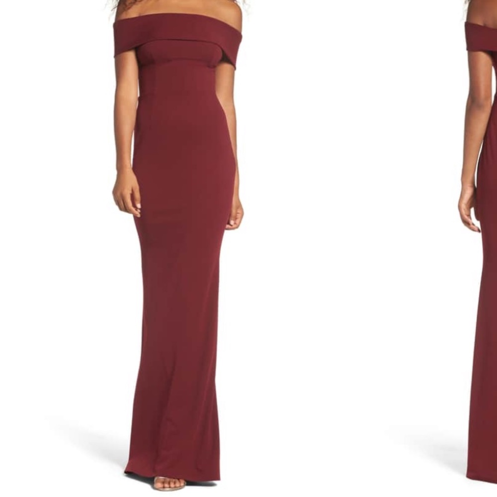 ❌SOLD❌ Fitted Burgundy Long Dress